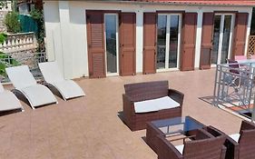 Eden Cap : A Delightful Villa Lodges 11 Adults Just One Km Away From Monte Carlo Station